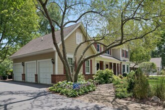 2104 Kenton Ln in Libertyville, IL - Building Photo - Building Photo
