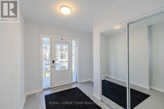 22 Stitch Mews in Ottawa, ON - Building Photo - Building Photo