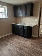 1111 Madison Ave in Madison, IL - Building Photo - Building Photo