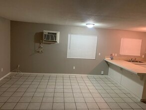 220 N Hargrave St, Unit 1 in Banning, CA - Foto de edificio - Building Photo