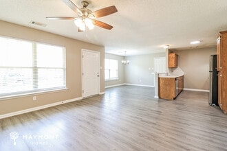 910 James Madison Dr in Benton, AR - Foto de edificio - Building Photo