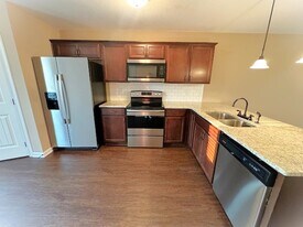 100 Holland Dr. in Clarksville, TN - Building Photo