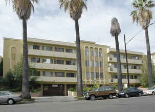 Rodney Apartments in Los Angeles, CA - Foto de edificio - Building Photo