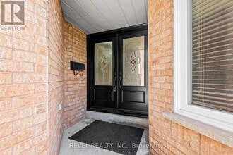 1005 Sandcliff Dr in Oshawa, ON - Building Photo - Building Photo