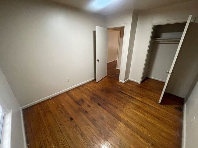 429 Rose Ln in Raleigh, NC - Foto de edificio - Building Photo