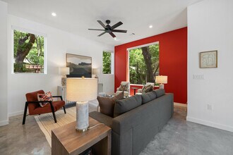 1800 Singleton Ave in Austin, TX - Building Photo - Building Photo