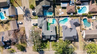 11703 Parkriver Dr in Houston, TX - Building Photo