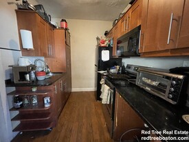 72 Hillside St, Unit 3 Apartamentos