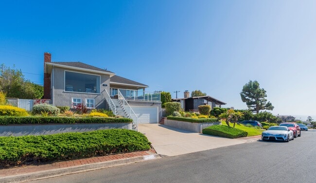 426 Vía La Selva in Redondo Beach, CA - Building Photo - Building Photo