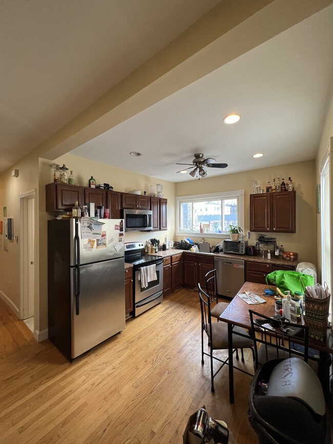 1 Victoria St, Unit 2 in Somerville, MA - Building Photo - Building Photo