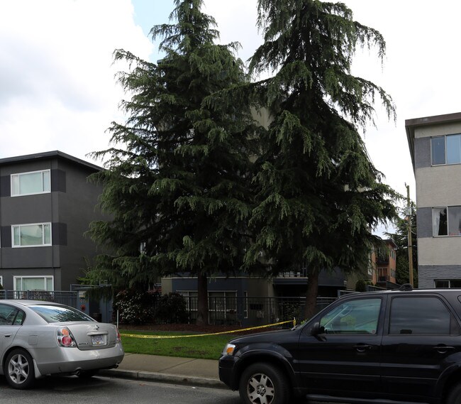 1076 W 11th Ave in Vancouver, BC - Building Photo - Building Photo
