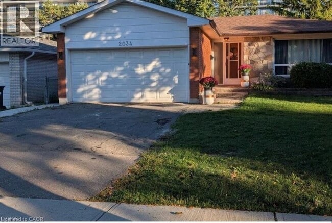 property at 2034 Waycross Crescent