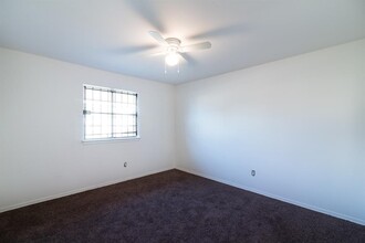 4610 Buck St-Unit -1/2 in Houston, TX - Foto de edificio - Building Photo