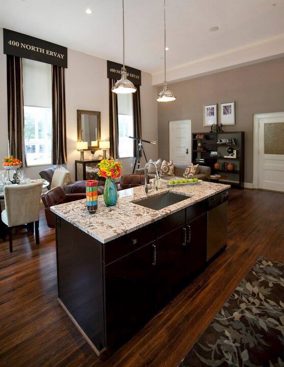 412 N Ervay St in Dallas, TX - Building Photo