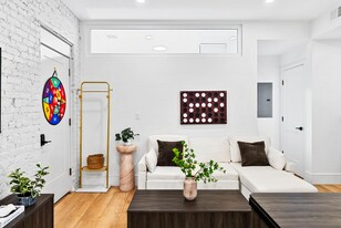 1566 Beacon St in Brookline, MA - Building Photo