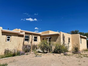 1619 Tapia Blvd SW in Albuquerque, NM - Building Photo - Building Photo