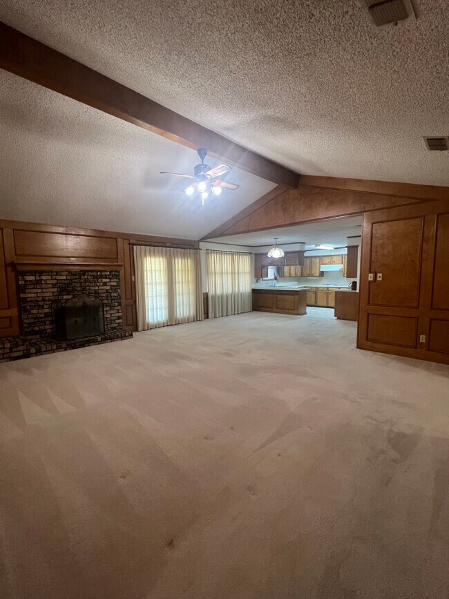 1364 N Dale Ave in Stephenville, TX - Building Photo - Building Photo
