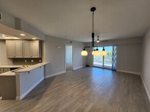 6 Riverwalk Drive in New Smyrna Beach, FL - Building Photo - Building Photo