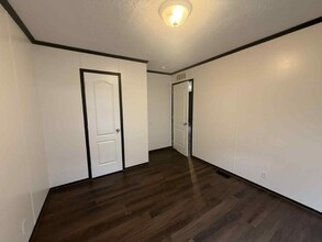 1236 N Oaklane Rd in Springfield, IL - Building Photo - Building Photo