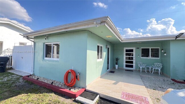 5224 Fletcher St in Hollywood, FL - Building Photo - Building Photo