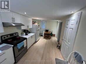 86 Gardiner Dr in Hamilton, ON - Building Photo - Building Photo
