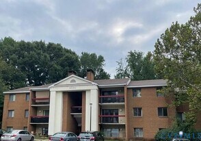 4003 Governors Square in Williamsburg, VA - Building Photo