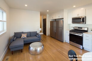 92 Brown St, Unit 1 in Waltham, MA - Building Photo