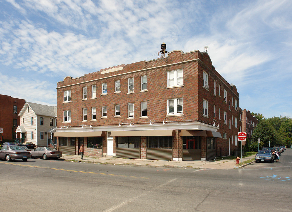 2014 Park St in Hartford, CT - Building Photo