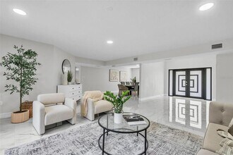 4520 Pine Hollow Dr in Tampa, FL - Building Photo - Building Photo