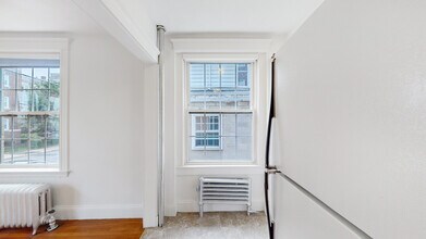 120 Summer St, Unit 4 in Malden, MA - Foto de edificio - Building Photo