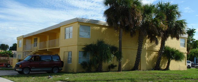 510 Ixoria Ave in Fort Pierce, FL - Foto de edificio - Building Photo