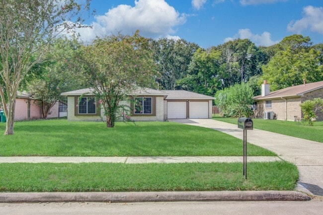 property at 947 W Bertrand St