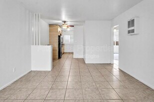 425 Bonair St in San Diego, CA - Building Photo