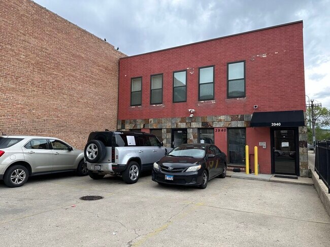 3940 N Pulaski Rd, Unit G06C in Chicago, IL - Building Photo - Building Photo