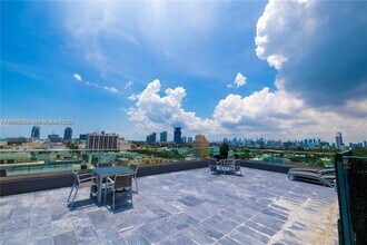 1255 Collins Ave in Miami Beach, FL - Building Photo - Building Photo