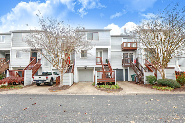 216 Mill Point Dr in Hampton, VA - Foto de edificio - Building Photo