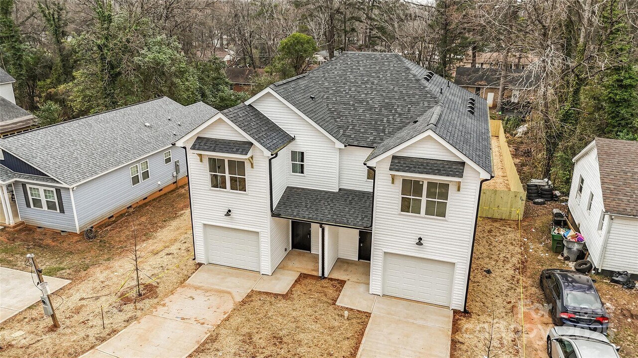 2718 Mayfair Ave in Charlotte, NC - Building Photo