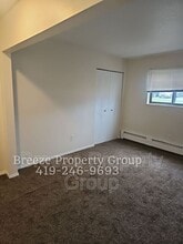 4912 Douglas Rd in Toledo, OH - Building Photo - Building Photo