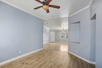 505 Regal Robin Way in North Las Vegas, NV - Building Photo - Building Photo