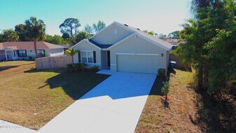180 Hammock Rd SE in Palm Bay, FL - Building Photo
