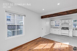 2217 Berkeley Ave in Los Angeles, CA - Building Photo