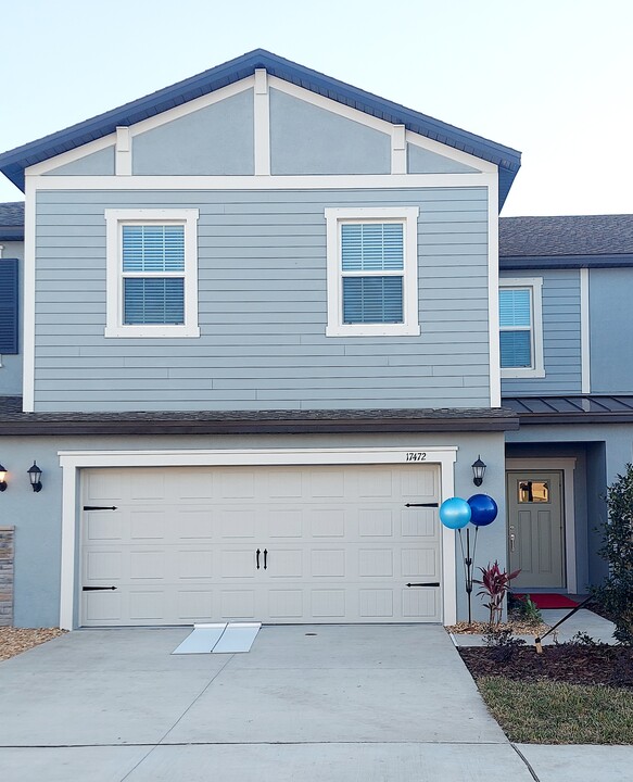 17472 Radiant Shine Way in Lutz, FL - Foto de edificio