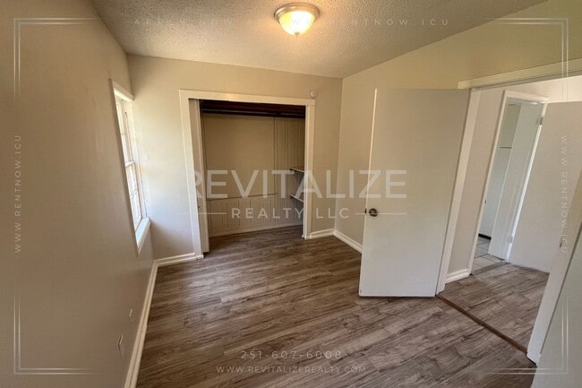 2208 Fairway Dr in Mobile, AL - Building Photo - Building Photo