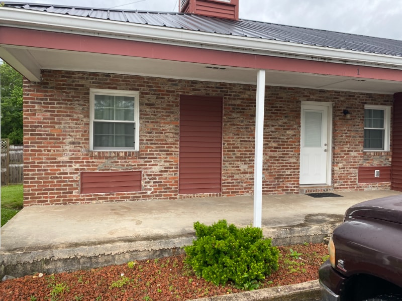 1421 N Main St in Marion, VA - Building Photo
