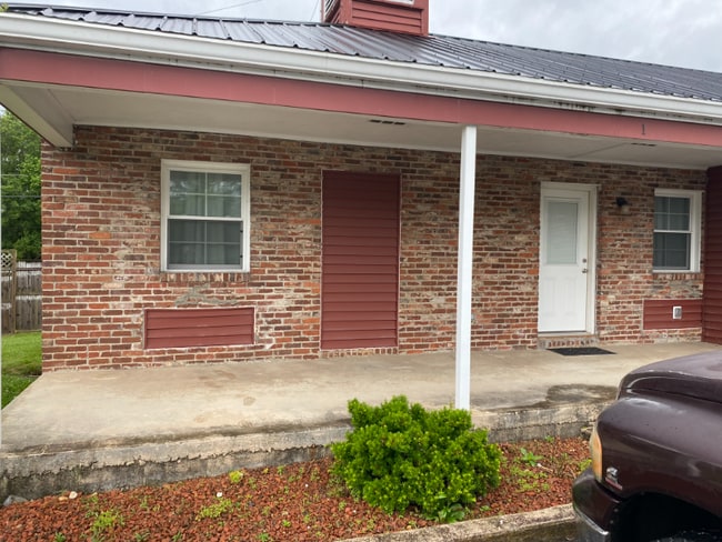 property at 1421 N Main St