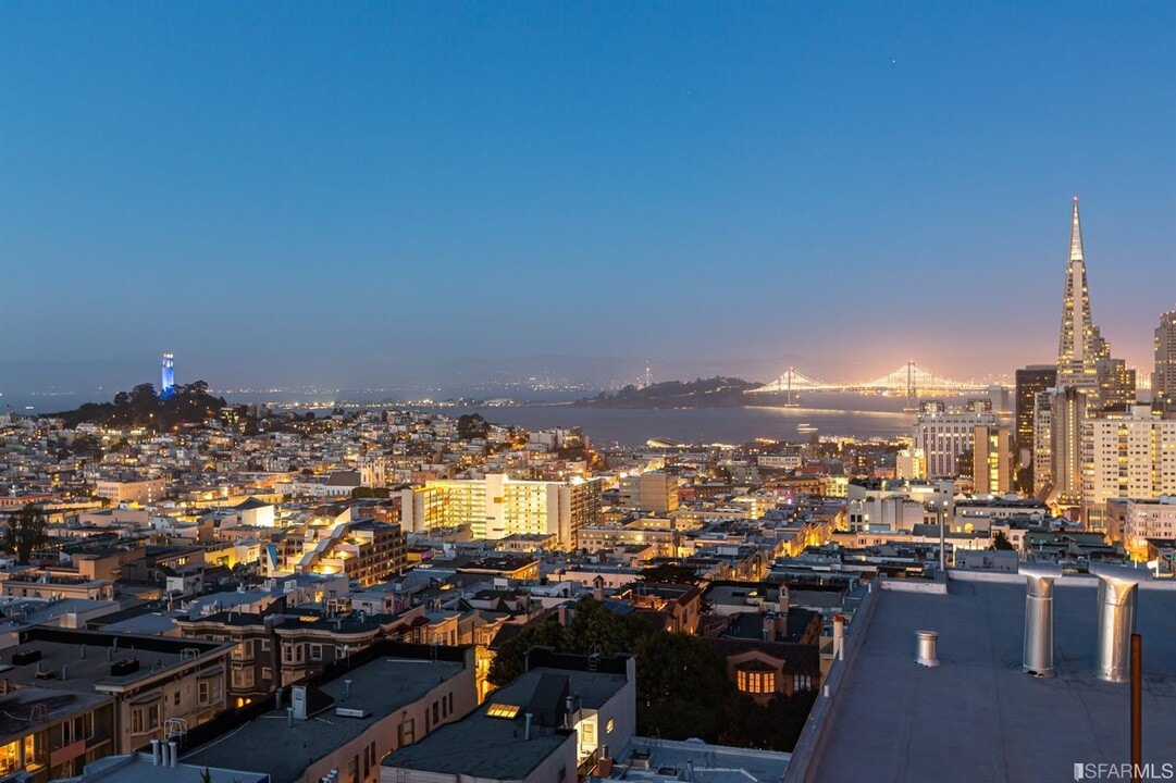 1266 Washington St in San Francisco, CA - Building Photo