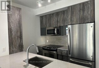 56-4056 Annie Craig Dr in Toronto, ON - Building Photo - Building Photo