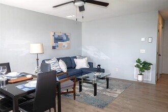 502 SE B St in Bentonville, AR - Building Photo - Building Photo