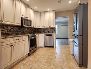 4143 Harriet Rd in Bethpage, NY - Building Photo - Building Photo