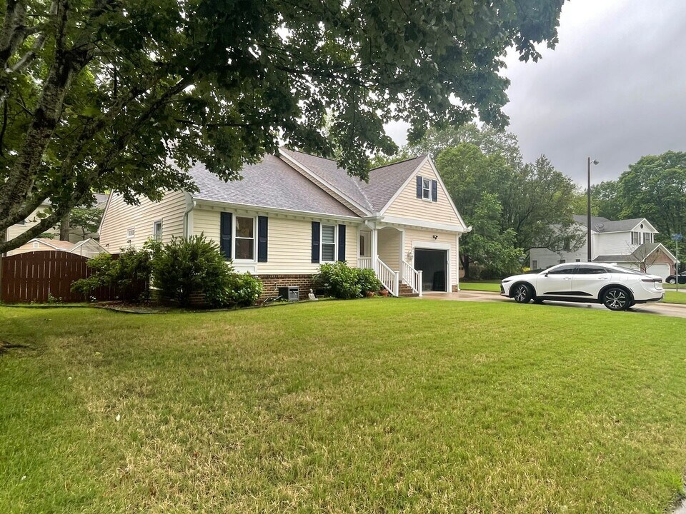 821 Needlerush Ct in Chesapeake, VA - Building Photo